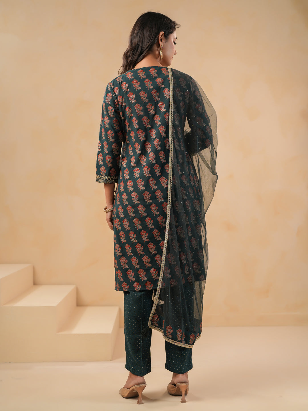 Span Green V Neck Silk Kurta Set with Dupatta