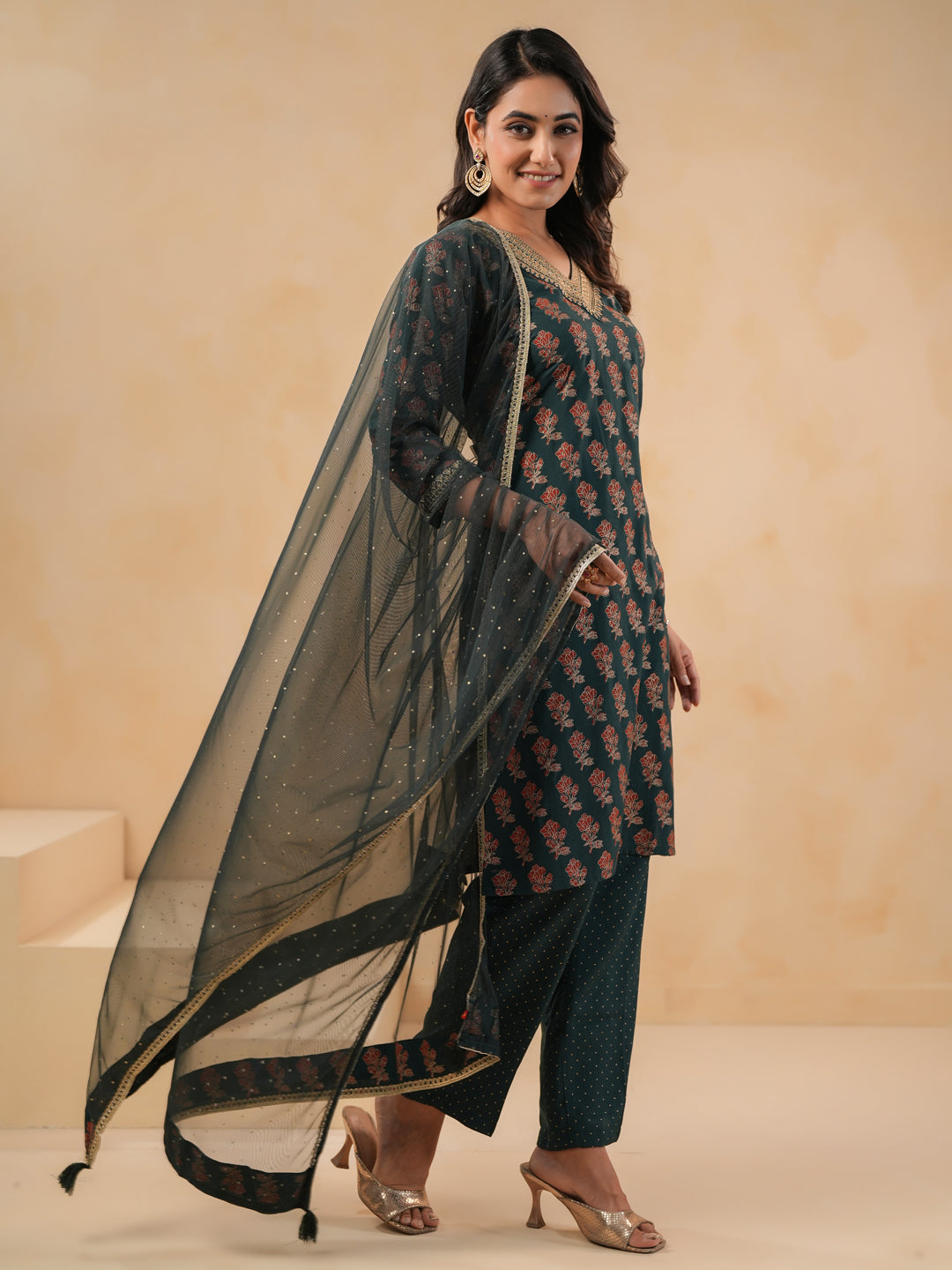 Span Green V Neck Silk Kurta Set with Dupatta