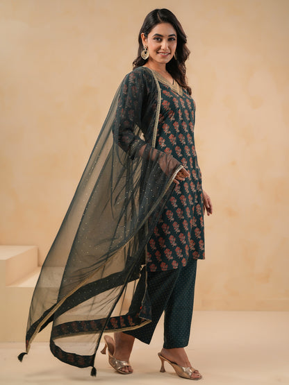 Span Green V Neck Silk Kurta Set with Dupatta
