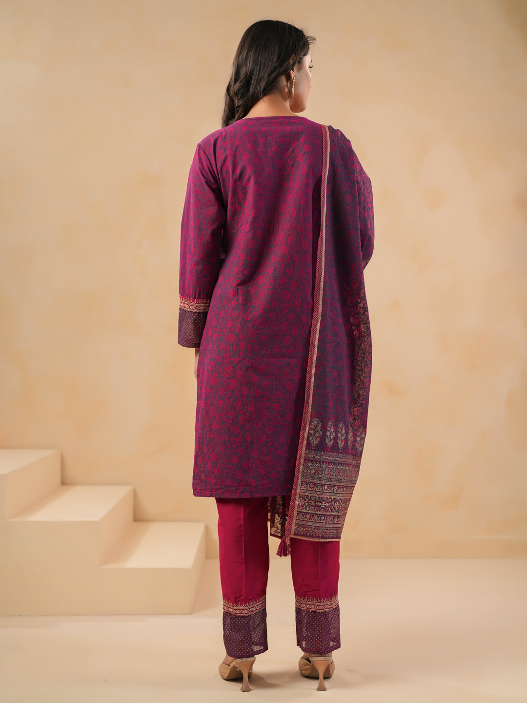 Span Pink V Neck Silk Kurta Set with Dupatta