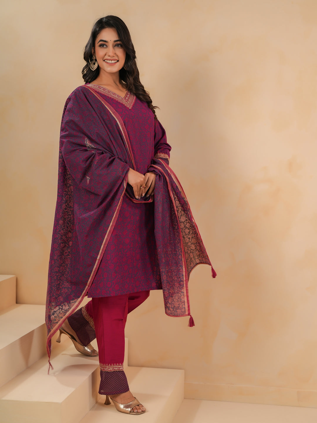 Span Pink V Neck Silk Kurta Set with Dupatta