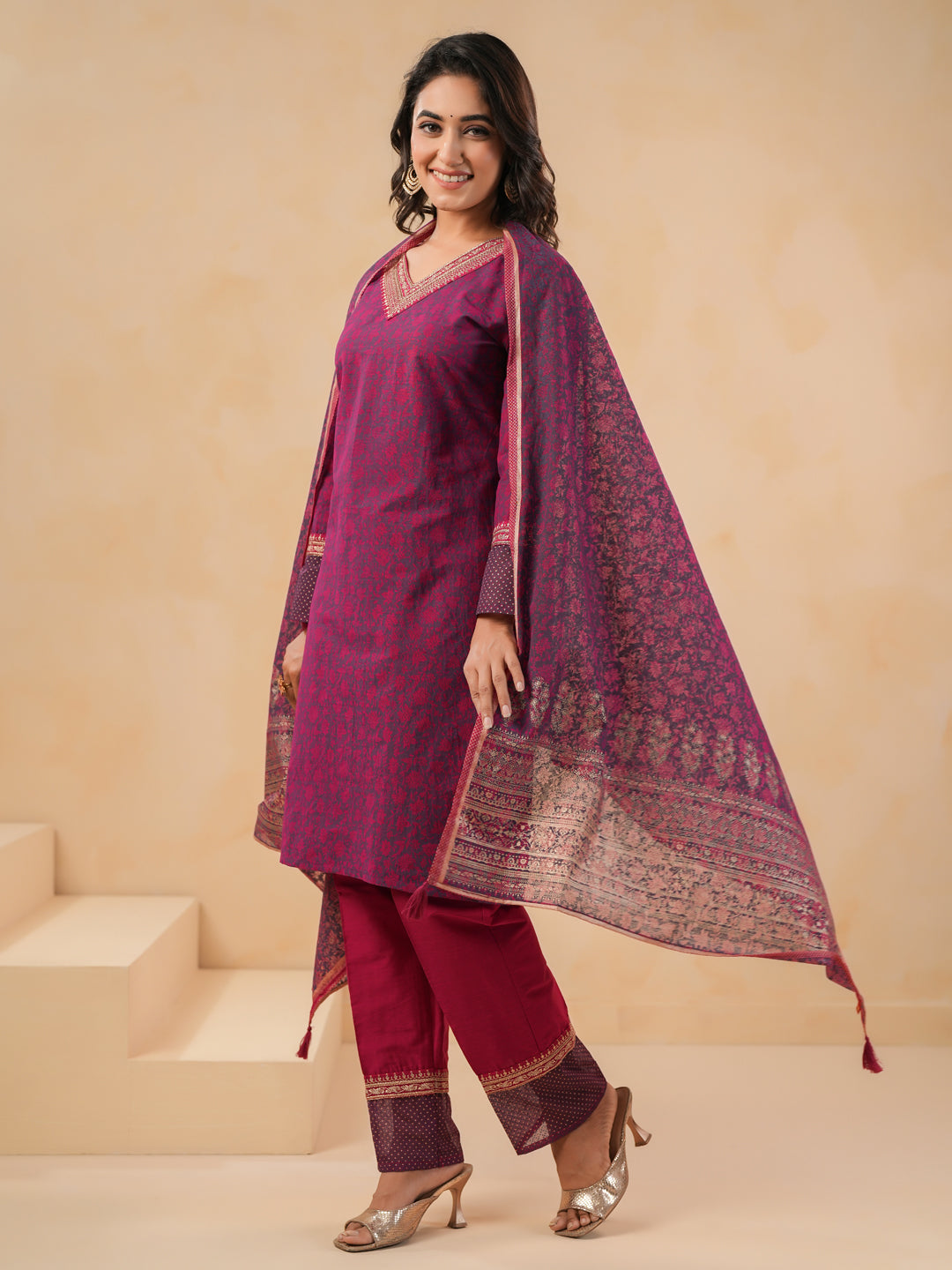Span Pink V Neck Silk Kurta Set with Dupatta