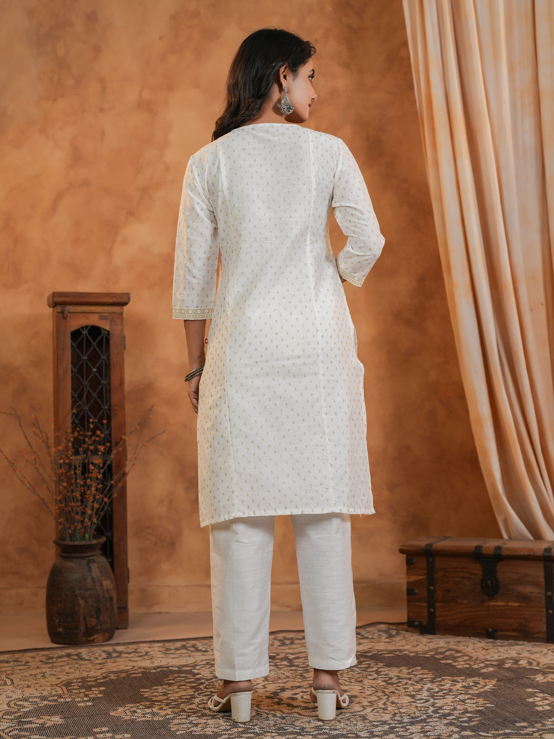 Span White Round Neck Silk Kurta