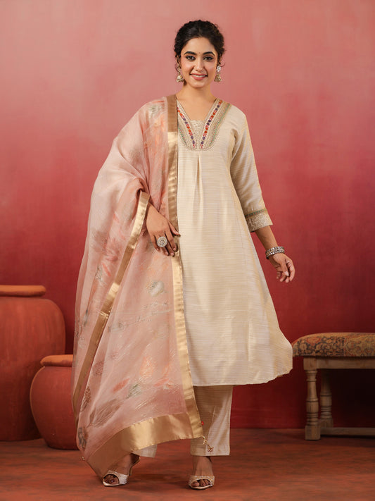 Span Ivory Deep-V Visose Kurta Set with Dupatta