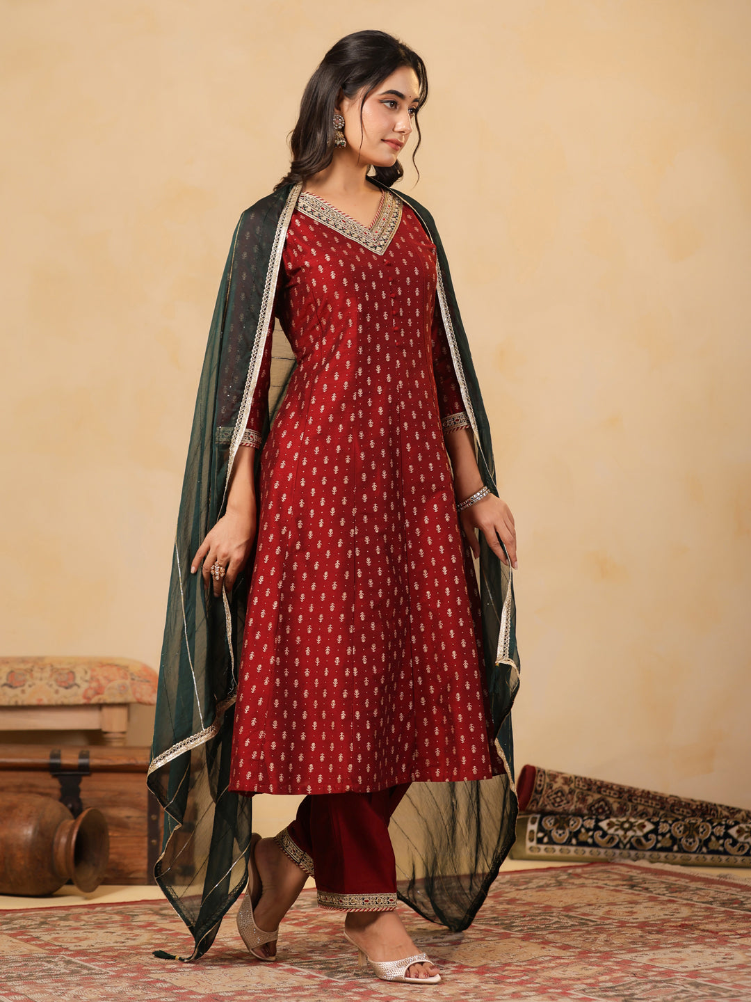 Span Burgundy V Neck Silk  Kurta Set with Dupatta