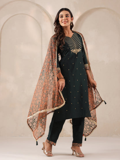 Span Green V Neck Silk Kurta Set with Dupatta