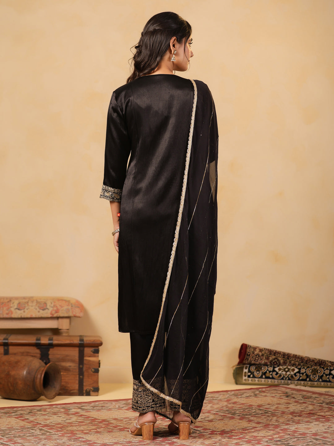 Span Black Round Neck Gazi Silk